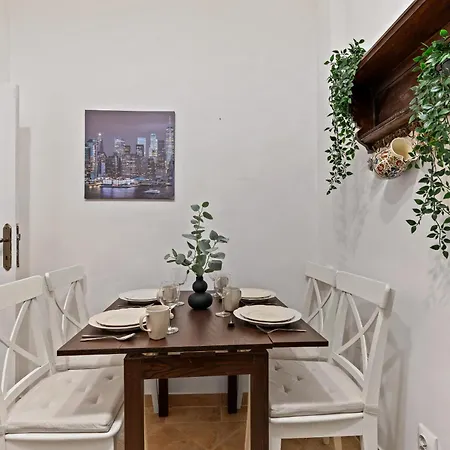 2 Bdr In Old Town * בוקרשט