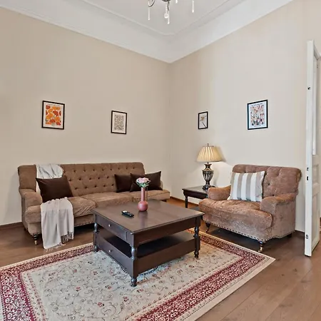2 Bdr In Old Town * בוקרשט