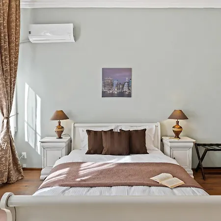 2 Bdr In Old Town Apartment Bukarest
