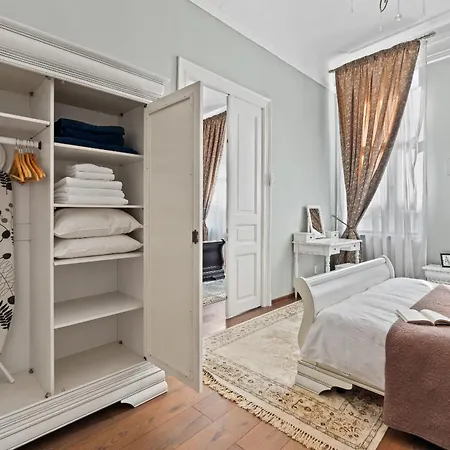 Apartment 2 Bdr In Old Town Bukarest