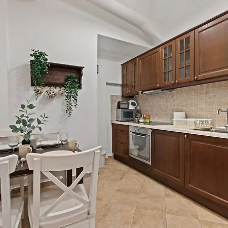 2 Bdr In Old Town Bukarest