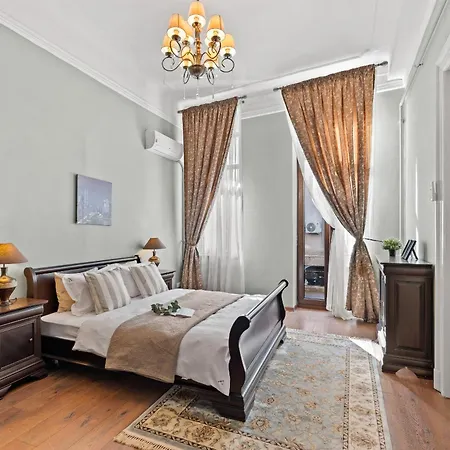 2 Bdr In Old Town