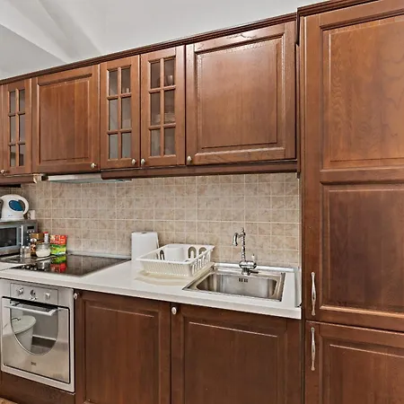 2 Bdr In Old Town Apartment