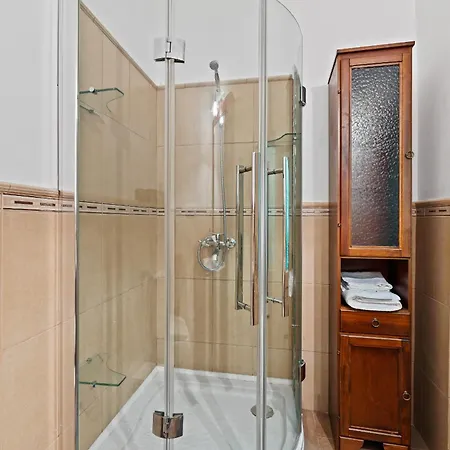 2 Bdr In Old Town Apartment Bukarest