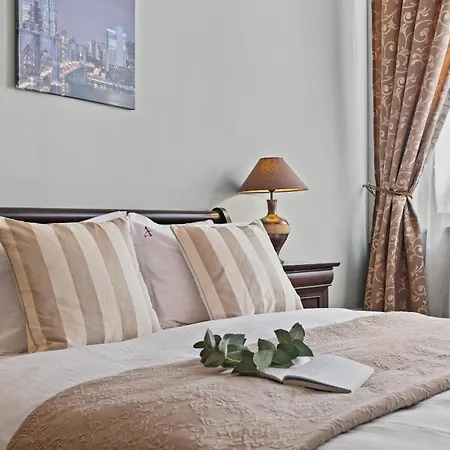 2 Bdr In Old Town Apartament *